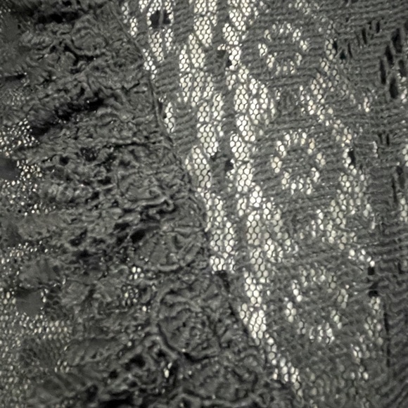 Blashe Women's blouse in transparent lace. - Picture 4 of 9